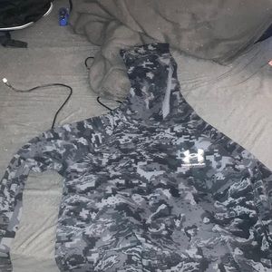 gray and black under armour hoodie!